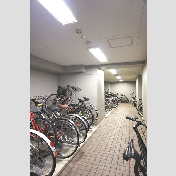 現地周辺 (駐輪場)