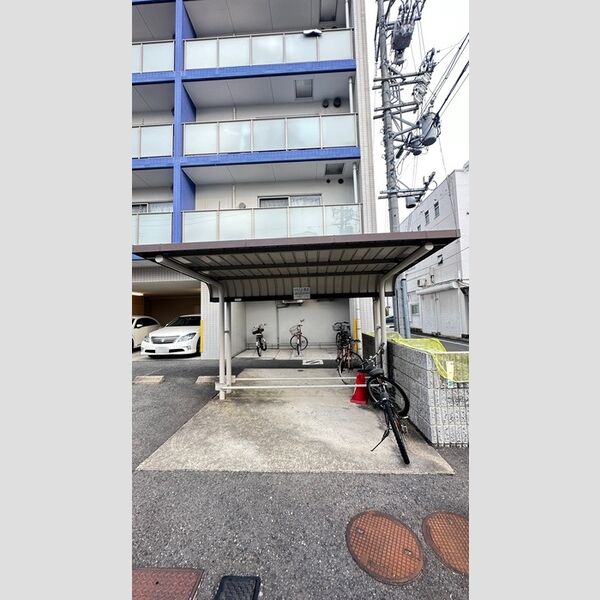 現地周辺 (駐輪場)