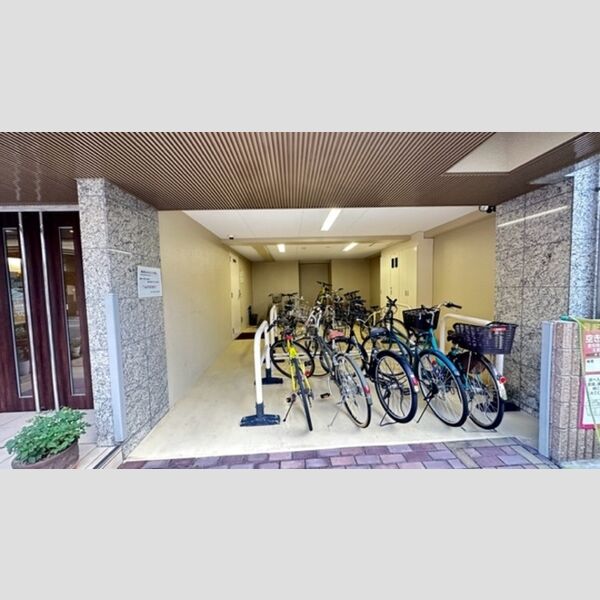 現地周辺 (駐輪場)