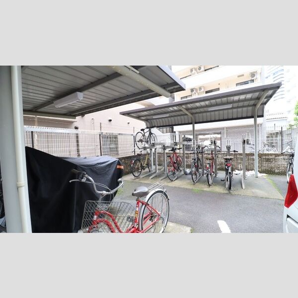 現地周辺 (駐輪場)