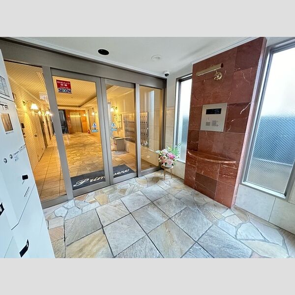 エントランス (エントランス)