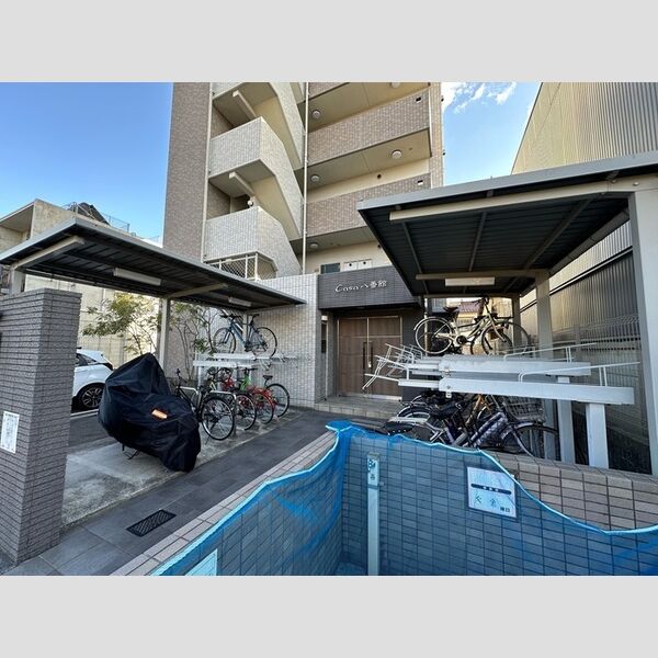 現地周辺 (駐輪場)