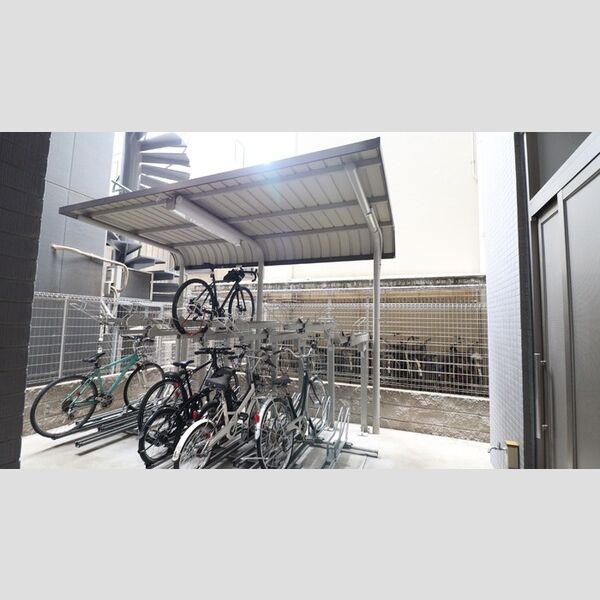 現地周辺 (駐輪場)