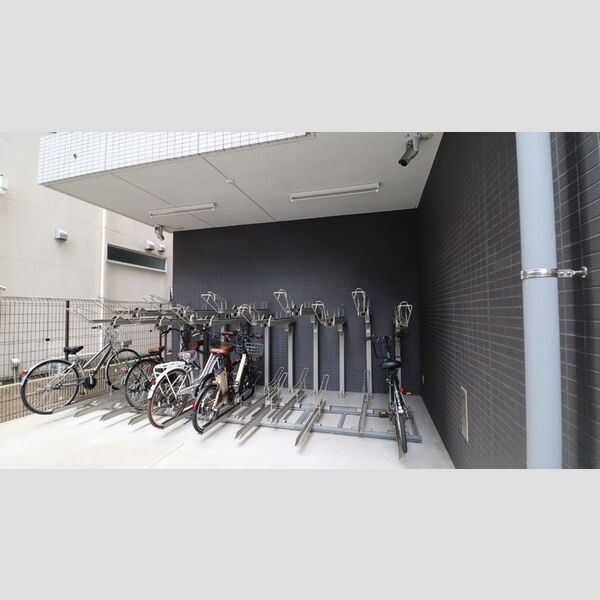 現地周辺 (駐輪場)