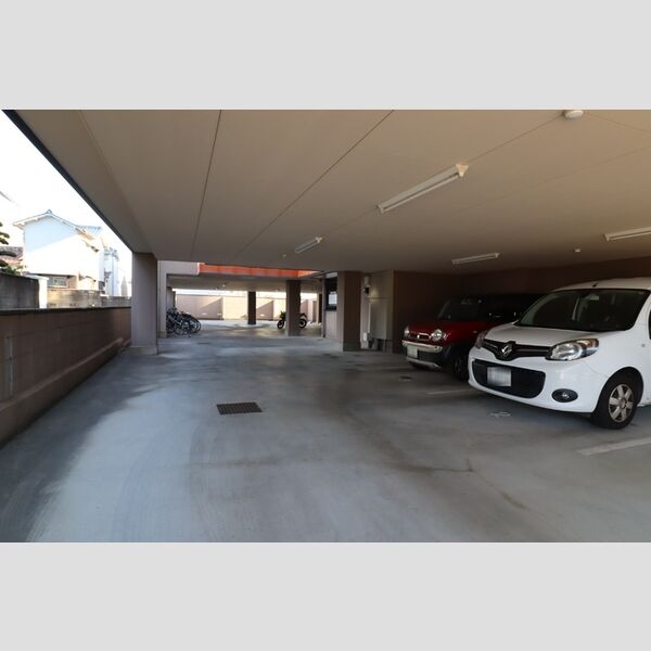 駐車場 (駐車場)