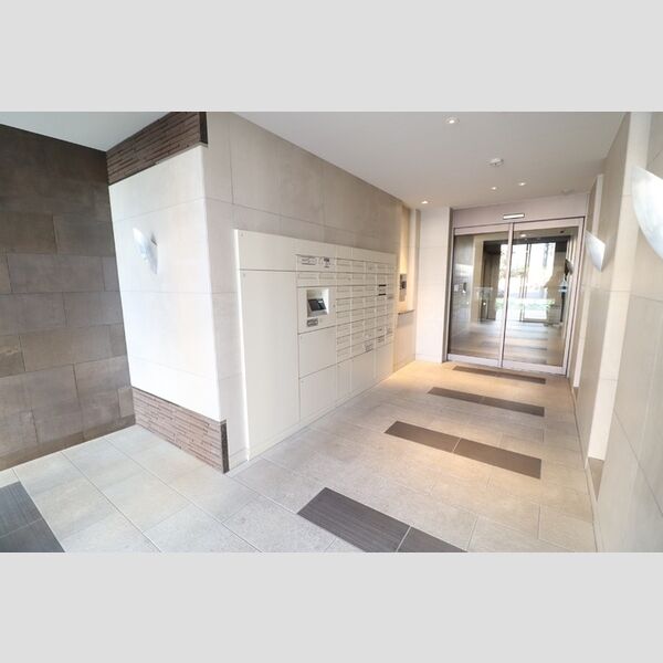 エントランス (エントランス)