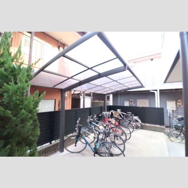 現地周辺 (駐輪場)