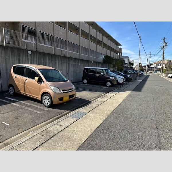 駐車場 (駐車場)