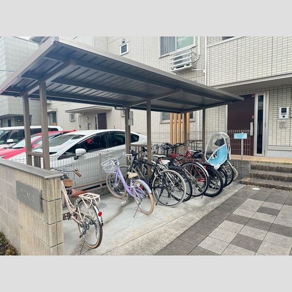 現地周辺 (駐輪場)