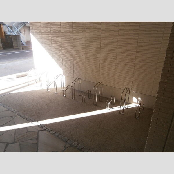 現地周辺 (駐輪場)