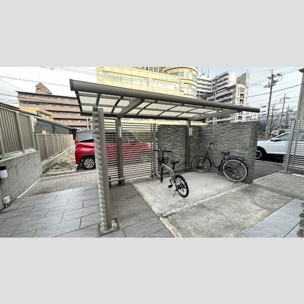 現地周辺 (自転車置場)