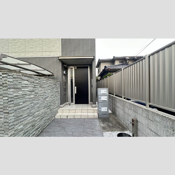 エントランス (エントランス)