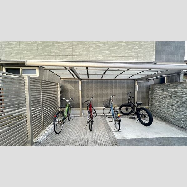 駐車場 (バイク置場)