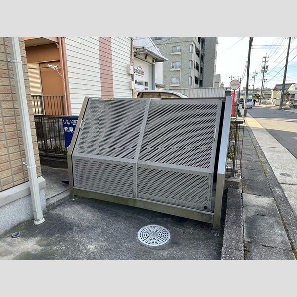 現地周辺 (ゴミ置き場)