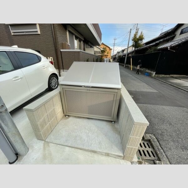 現地周辺 (ゴミストッカー)