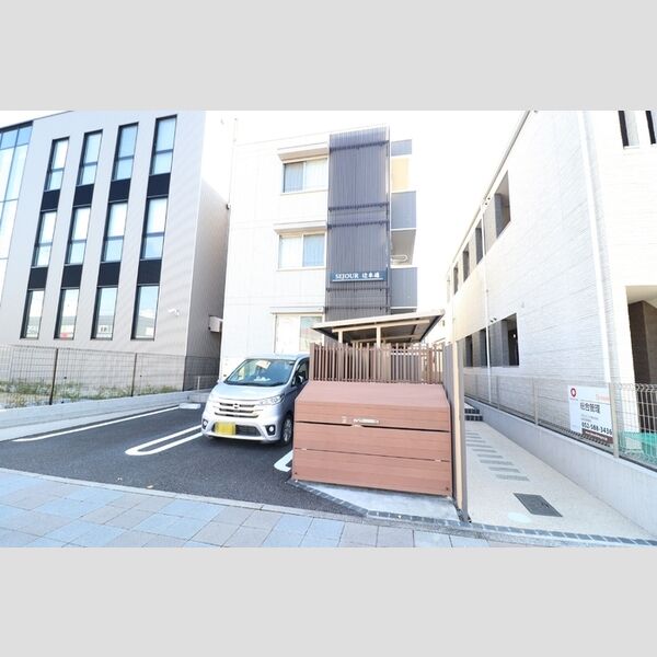 駐車場 (西側駐車場)