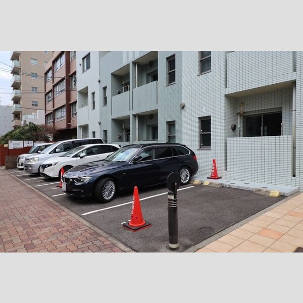 駐車場 (駐車場)