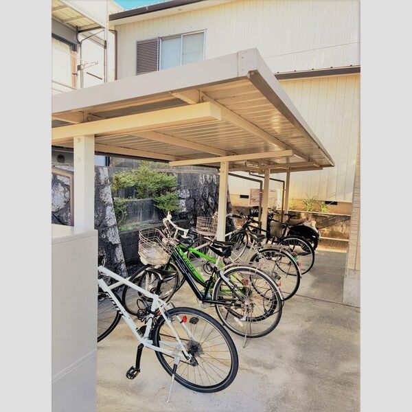 現地周辺 (駐輪場)