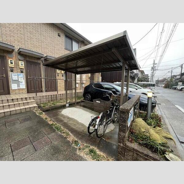 現地周辺 (駐輪場)
