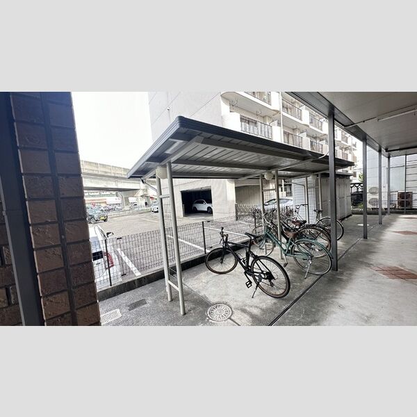 現地周辺 (駐輪場)