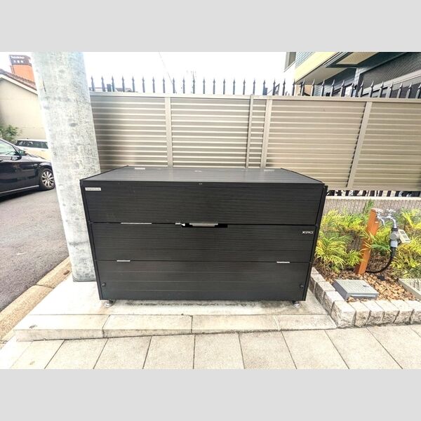 現地周辺 (ダストボックス)