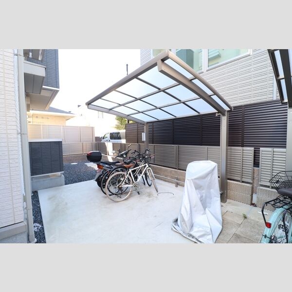 現地周辺 (駐輪場)