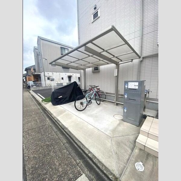 現地周辺 (駐輪場)