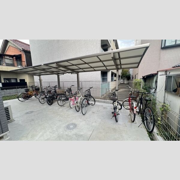 現地周辺 (駐輪場)