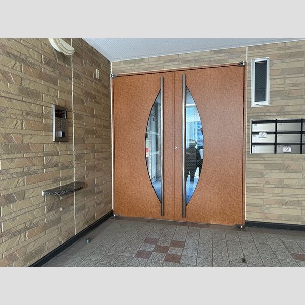 エントランス (エントランス)