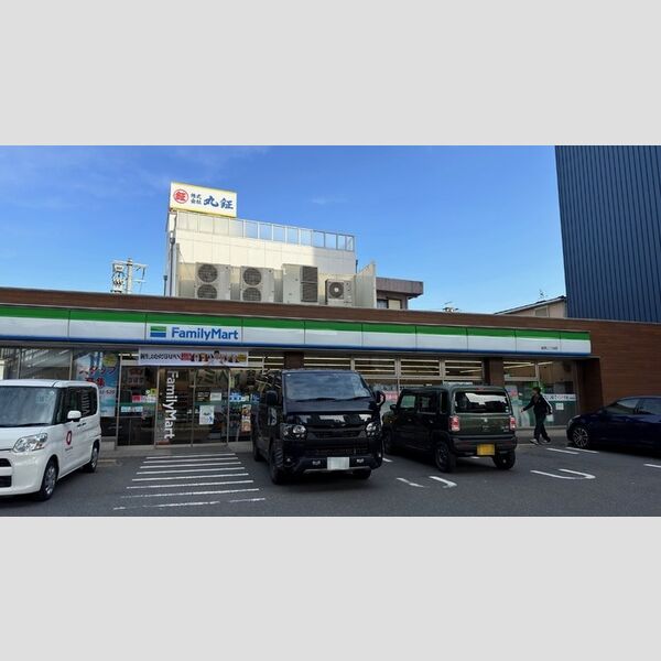 現地周辺 (ファミリーマート城西三丁目店)
