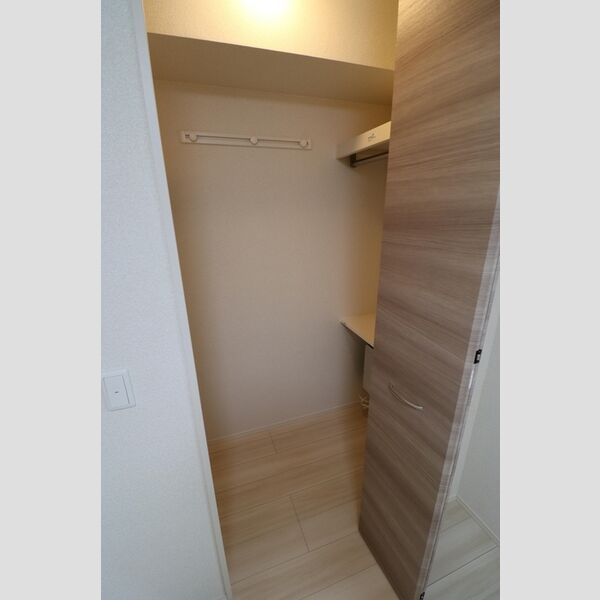 収納 (ウォークインクローゼット)