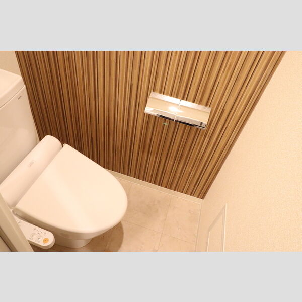 トイレ (温水洗浄暖房便座)