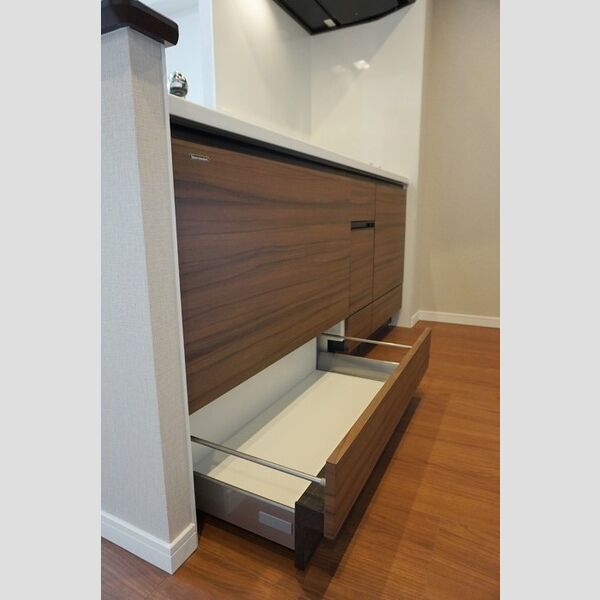 その他設備 (アンダーストッカー収納)