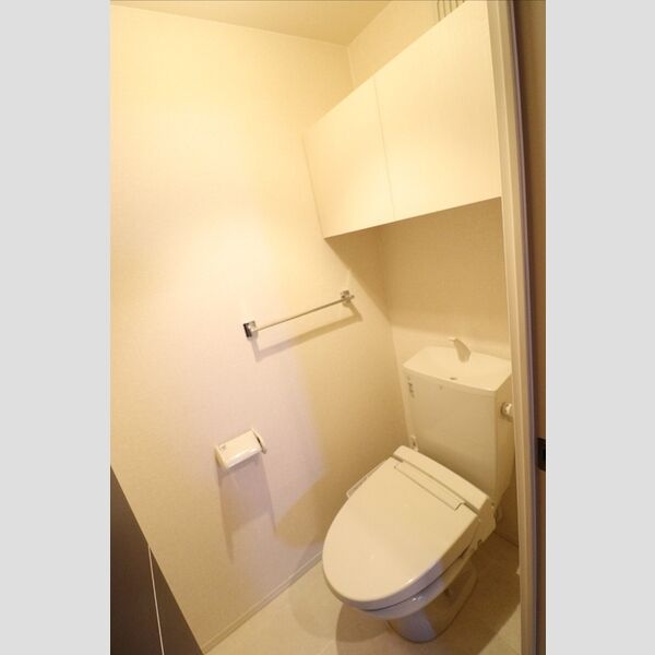 トイレ (トイレ)