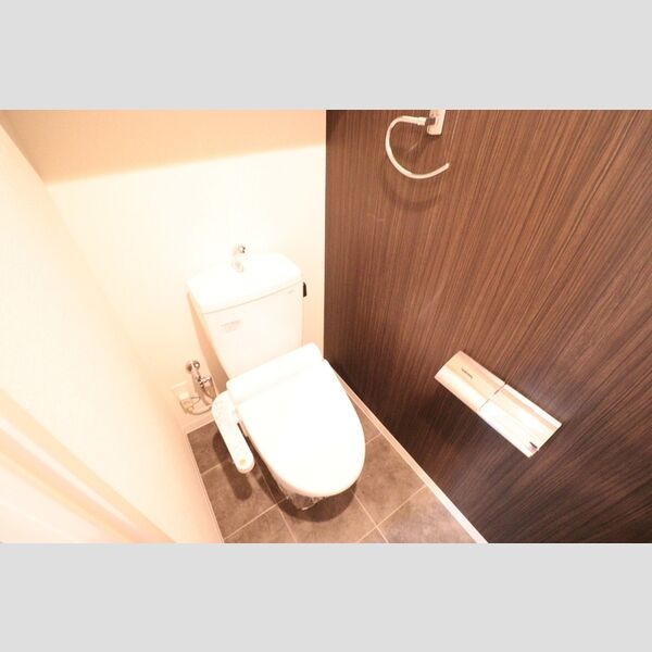 トイレ (温水洗浄暖房便座)