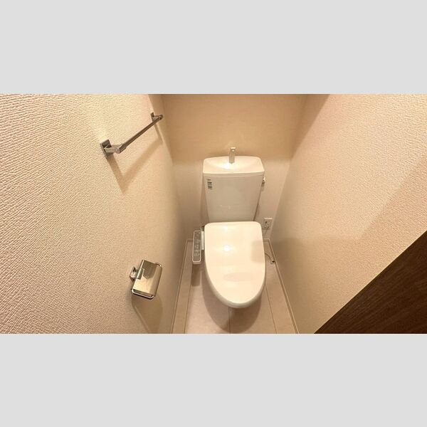 トイレ (温水洗浄暖房便座)