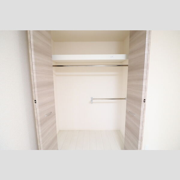 収納 (洋室クローゼット)