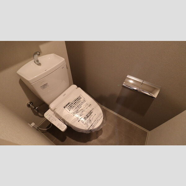 トイレ (温水洗浄暖房便座)