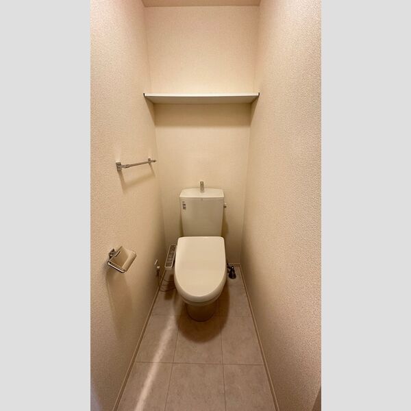 トイレ (トイレ)