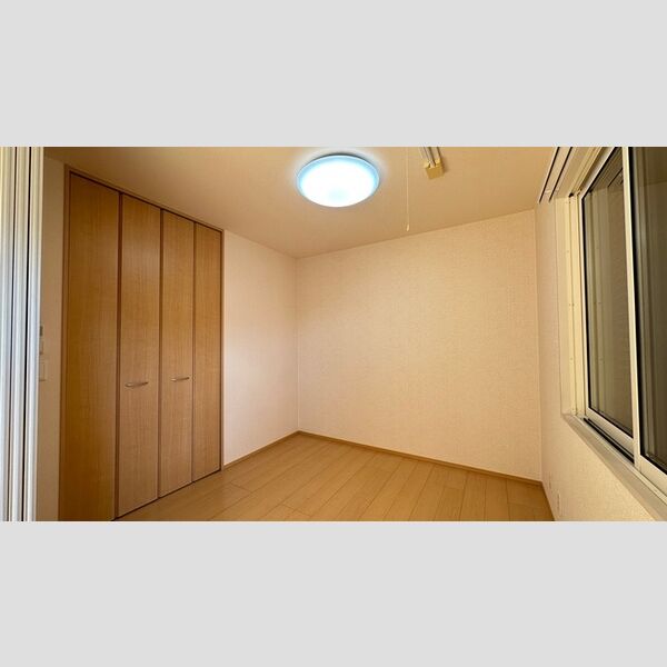 その他 (南側洋室)