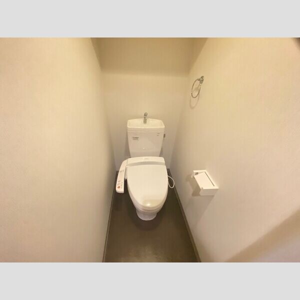 トイレ (トイレ)