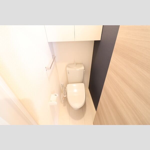 トイレ (トイレ)