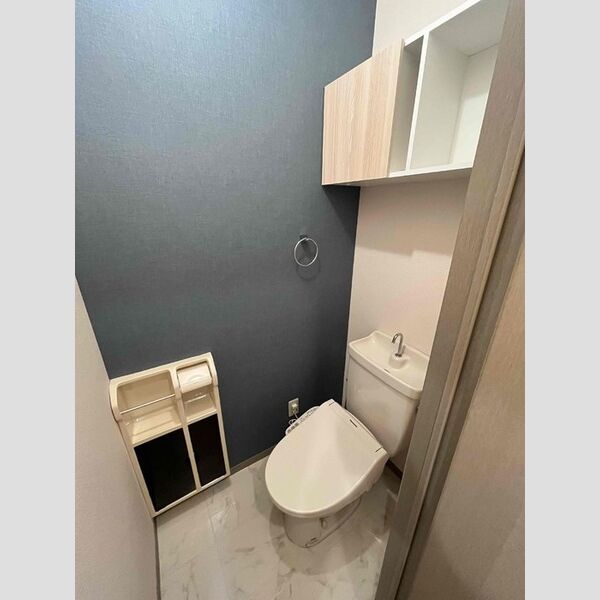 トイレ (トイレ)