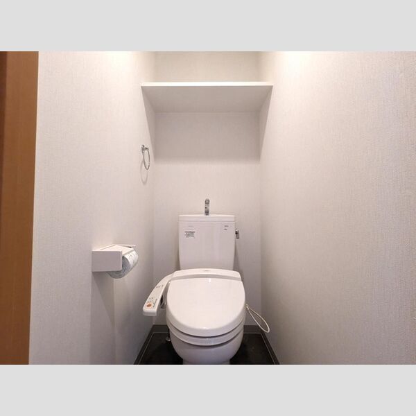 トイレ (トイレ)