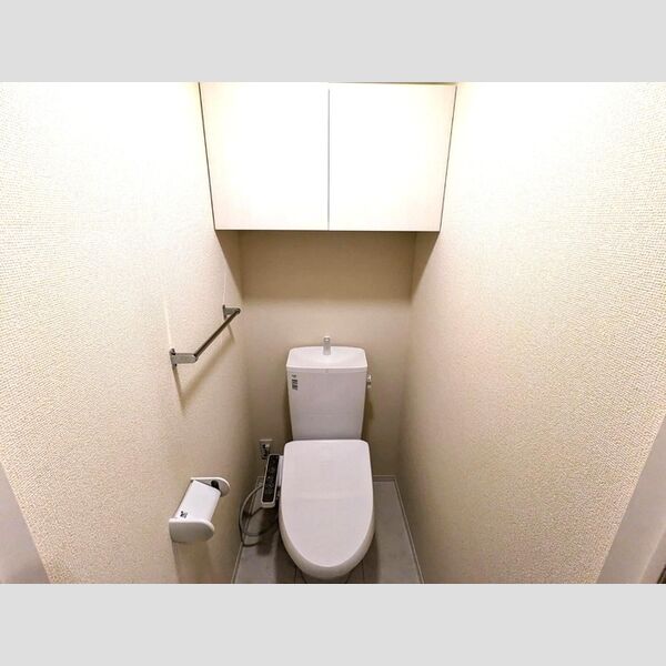 トイレ (温水洗浄暖房便座)