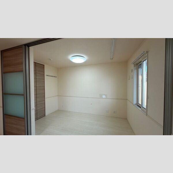 その他 (南側洋室)