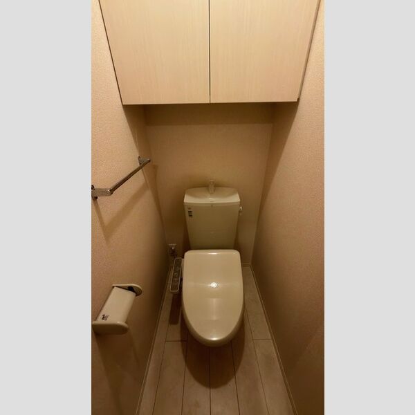 トイレ (温水洗浄暖房便座)