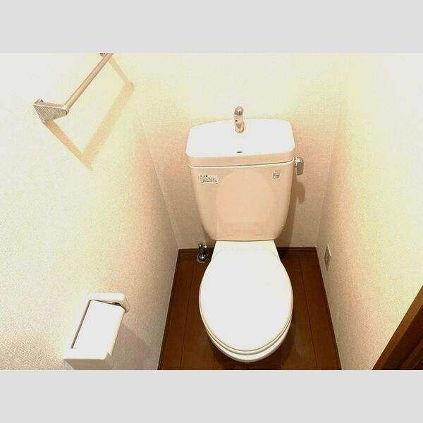 トイレ (トイレ)