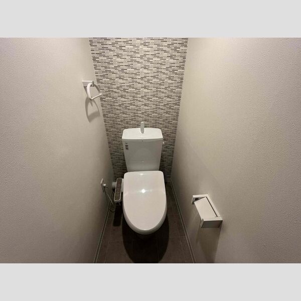 トイレ (トイレ)