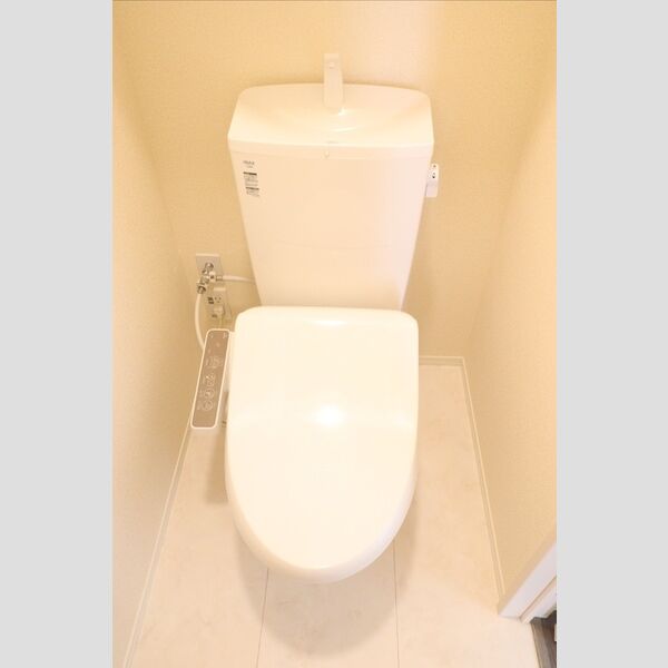 トイレ (温水洗浄暖房便座)